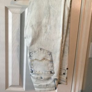 American Eagle skinny jeans